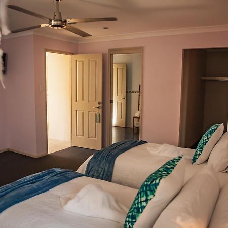 Beach Escape Magnesium Pool Dog Happy Gc Airport Apartamento Gold Coast Exterior foto